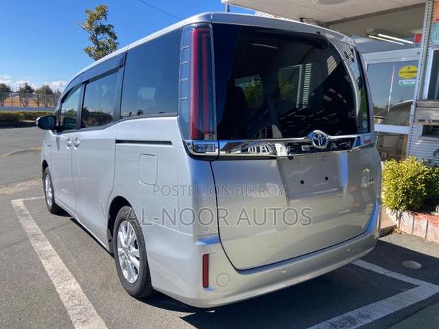 Toyota Noah 2021 Silver