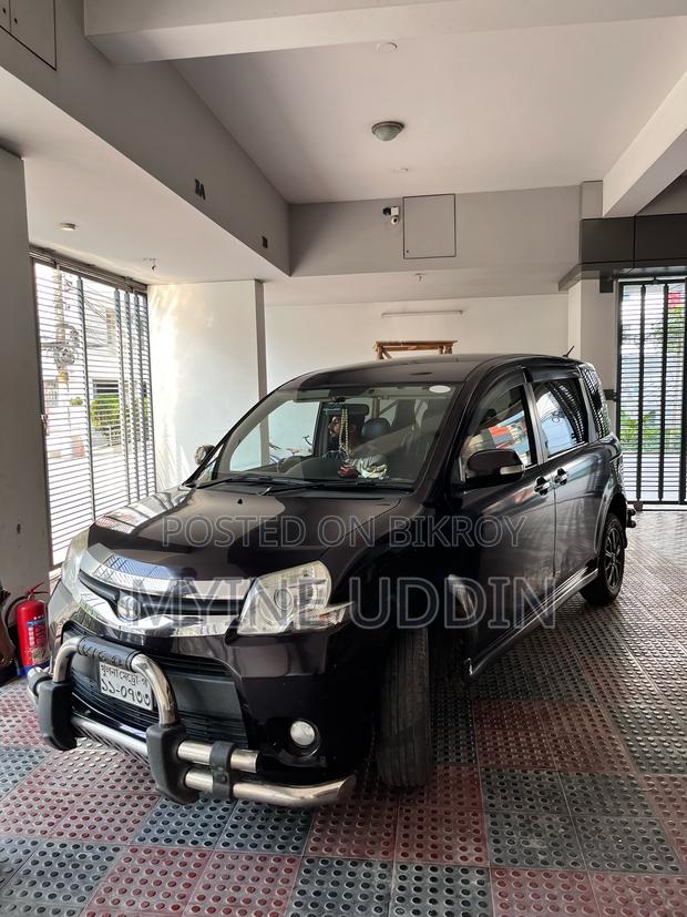 Toyota Sienta 2014 Maroon