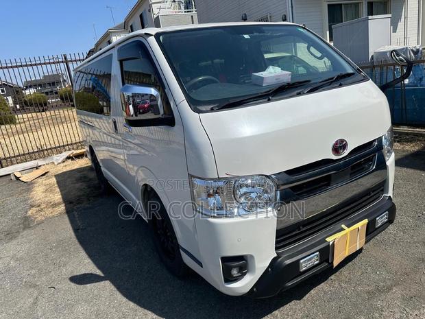 Toyota Grand HiAce 2002 Pearl