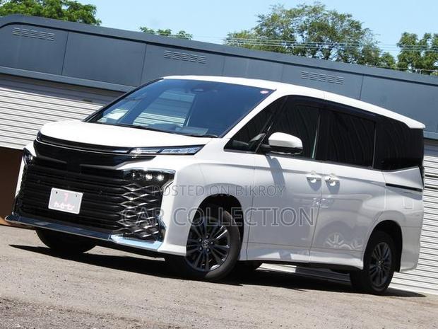 Toyota Voxy 2022 Pearl