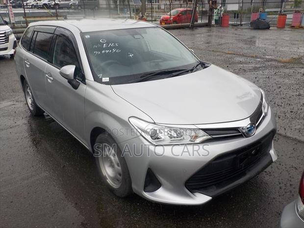 Toyota Corolla Fielder 1.5 Hybrid FWD 2021 Silver