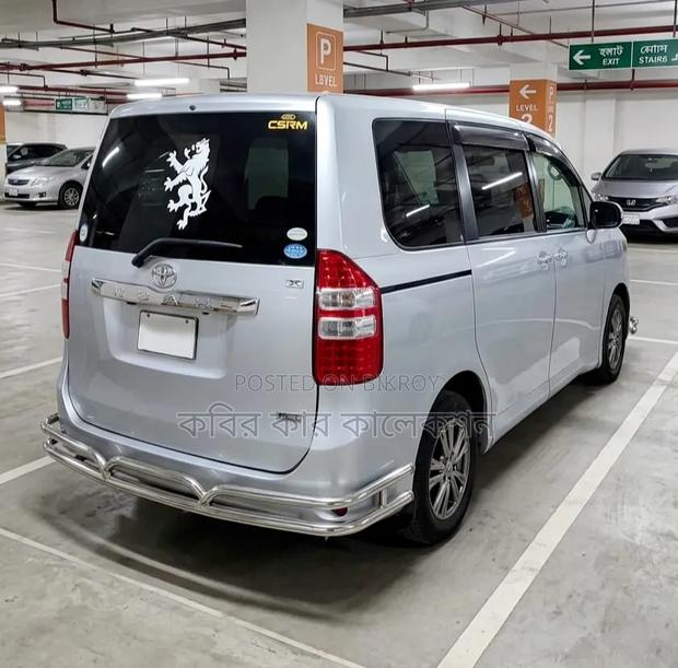 Toyota Noah 2011 Silver