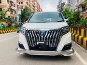 Toyota Esquire 2018 Pearl for sale