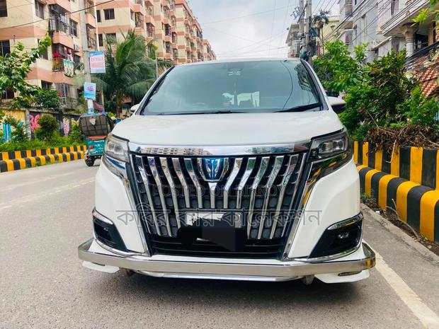 Toyota Esquire 2018 Pearl