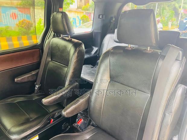 Toyota Esquire 2018 Pearl