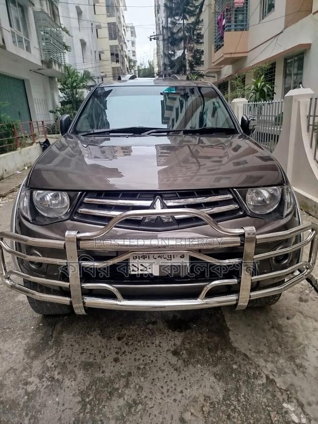 Mitsubishi L200 2010 Gray