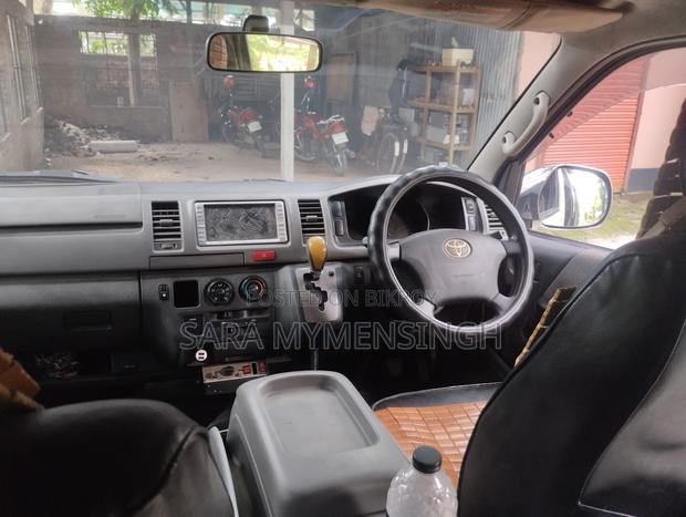 Toyota Grand HiAce G L Edition 3.0 Diesel Turbo 4WD 8-Seater 2002 White