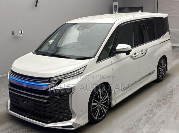 Toyota Voxy Hybrid S-Z 2WD 7-Seater 2023 Pearl