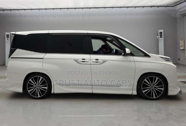 Toyota Voxy Hybrid S-Z 2WD 7-Seater 2023 Pearl