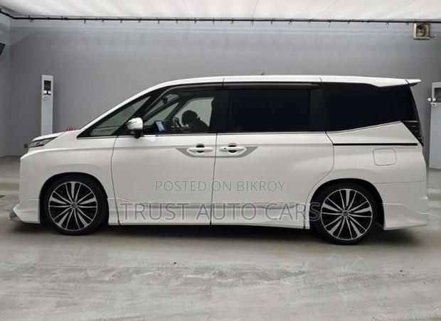 Toyota Voxy Hybrid S-Z 2WD 7-Seater 2023 Pearl