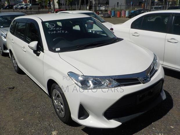 Toyota Corolla Fielder 1.5 Hybrid FWD 2021 White