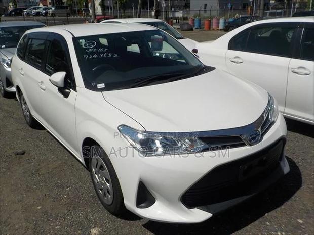 Toyota Corolla Fielder 1.5 Hybrid FWD 2021 White