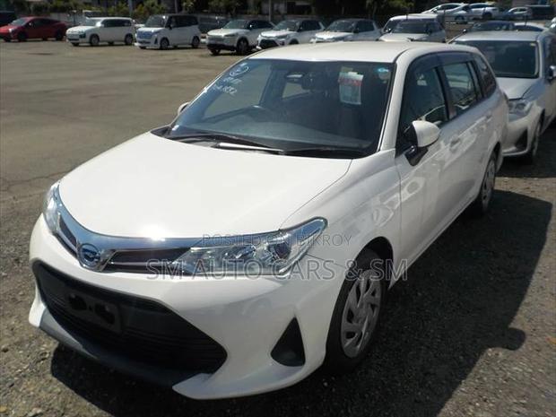 Toyota Corolla Fielder 1.5 Hybrid FWD 2021 White