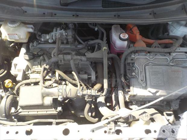 Toyota Corolla Fielder 1.5 Hybrid FWD 2021 White