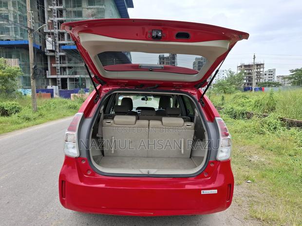 Toyota Prius 4dr Hatchback (1.8L 4cyl Gas/Electric Hybrid CVT) 2016 Red