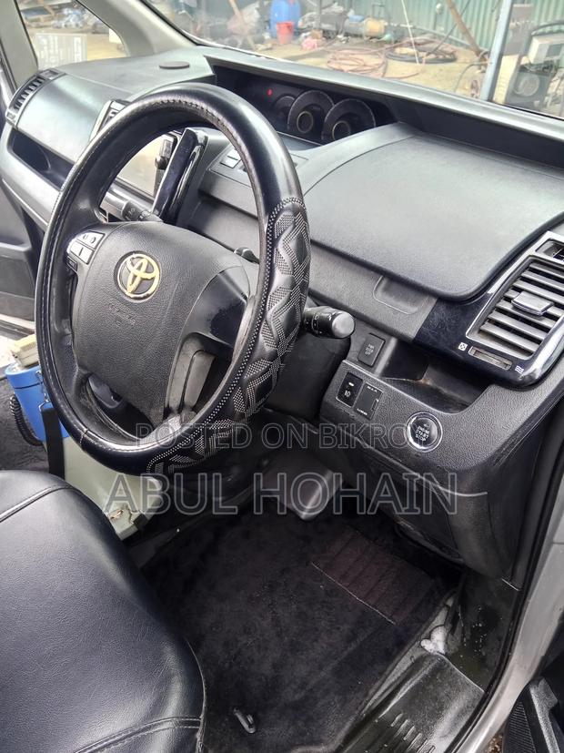 Toyota Noah 2012 Silver