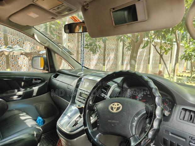 Toyota Alphard 2.4 Petrol FWD 2002 Black