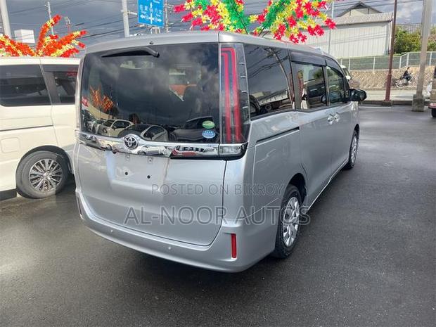 Toyota Noah 2.0 FWD (8 Seater) 2021 Silver