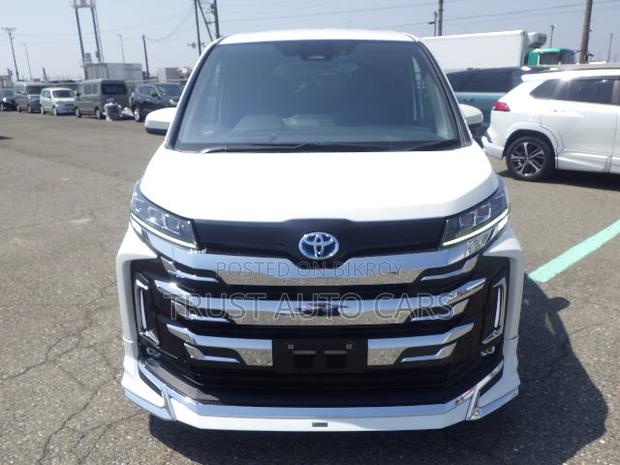 Toyota Noah 2022 Pearl