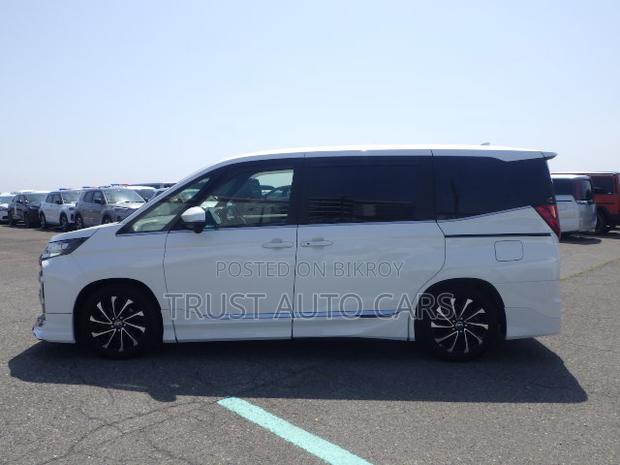 Toyota Noah 2022 Pearl