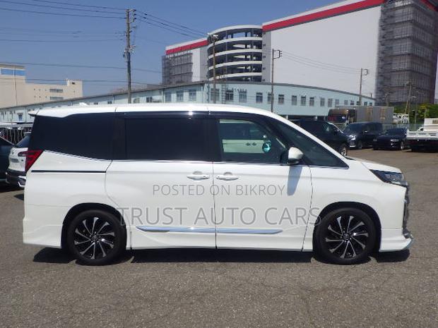 Toyota Noah 2022 Pearl