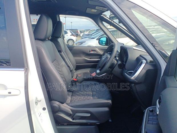 Toyota Voxy 2023 Pearl