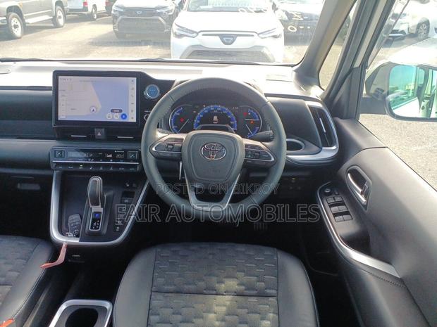 Toyota Voxy 2023 Pearl