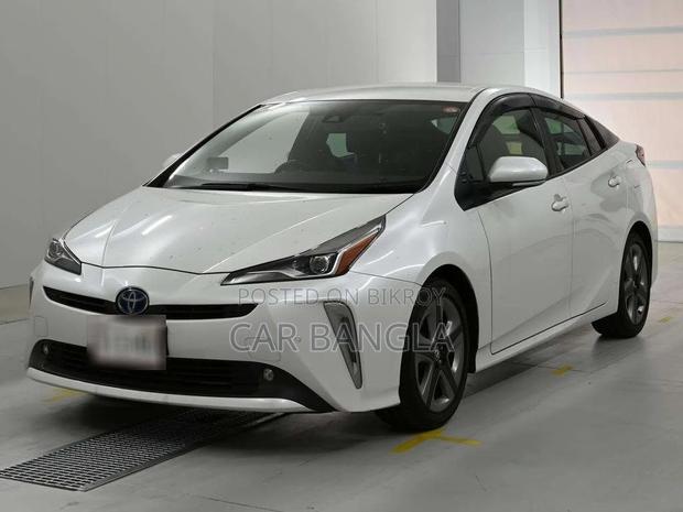Toyota Prius 2021 White