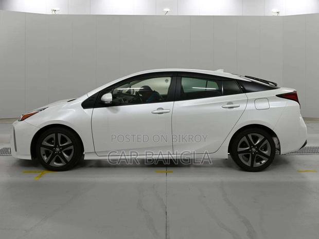 Toyota Prius 2021 White