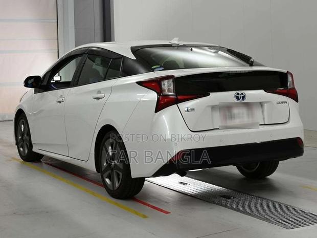 Toyota Prius 2021 White