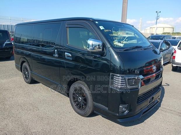 Toyota Grand HiAce 2002 Black