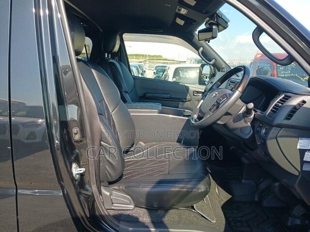 Toyota Grand HiAce 2002 Black