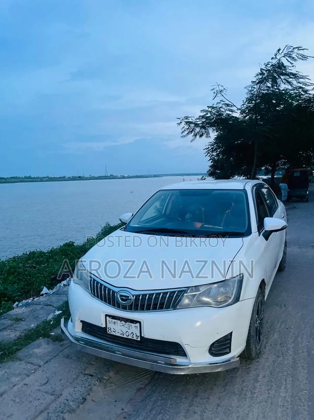 Toyota Axio 2013 Pearl