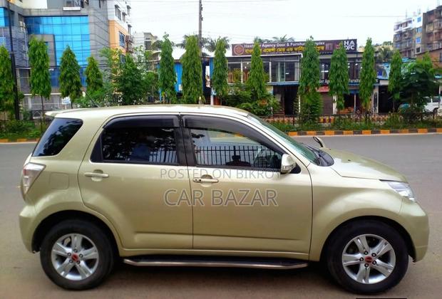 Toyota Rush 1.5 RWD 2011 Gold