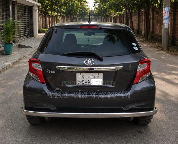Toyota Vitz 2011 Gray