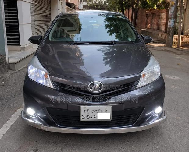 Toyota Vitz 2011 Gray