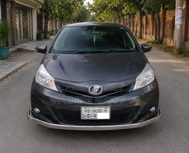 Toyota Vitz 2011 Gray