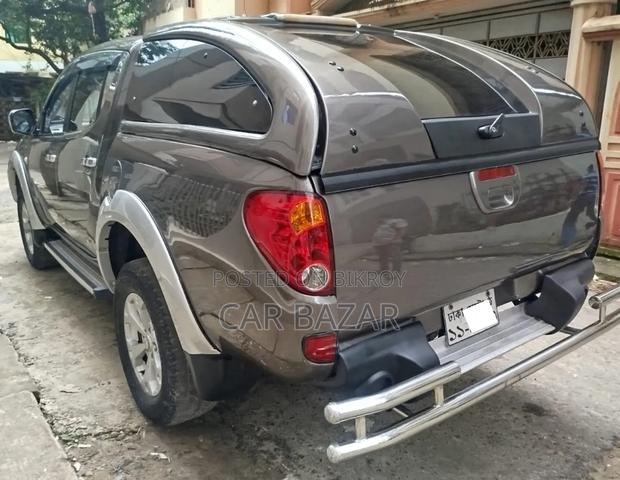 Mitsubishi L200 Double Cab 2.5 136hp 4WD 2010 Brown