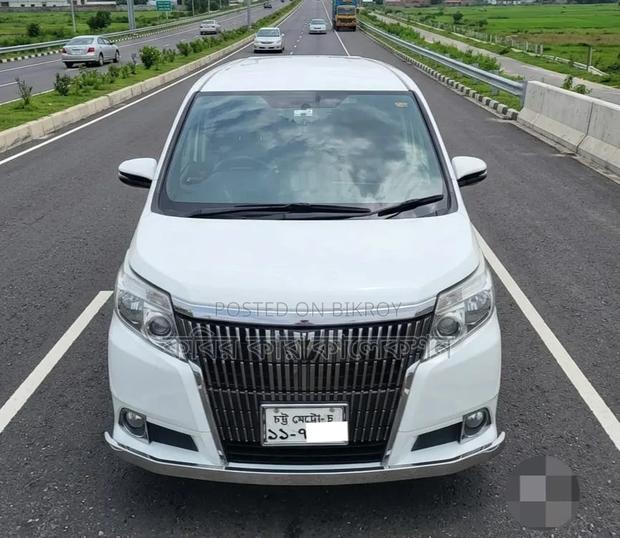 Toyota Esquire 2014 Pearl
