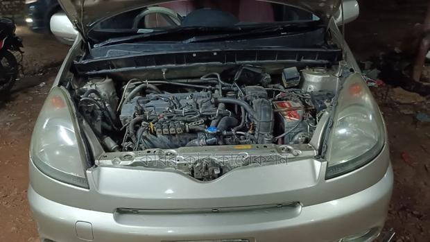 Toyota Fun Cargo 2004 Gold