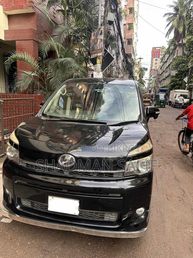 Toyota Voxy 2011 Black
