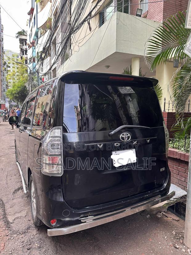 Toyota Voxy 2011 Black