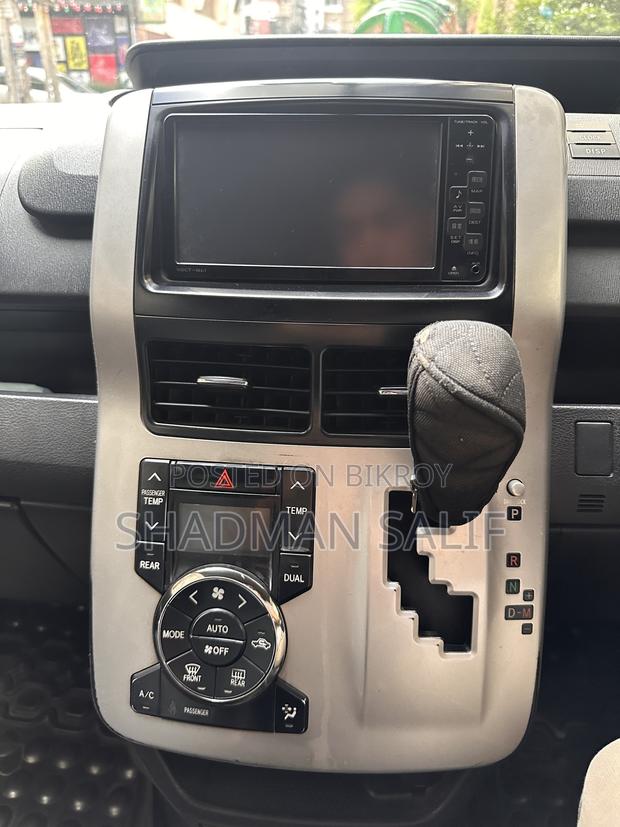 Toyota Voxy 2011 Black