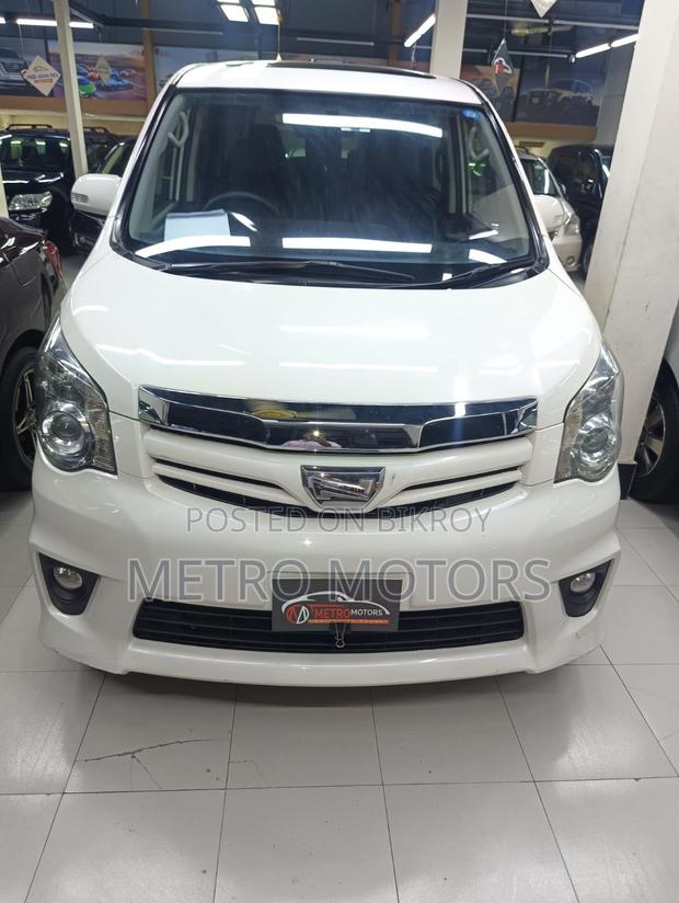 Toyota Noah 2011 Pearl