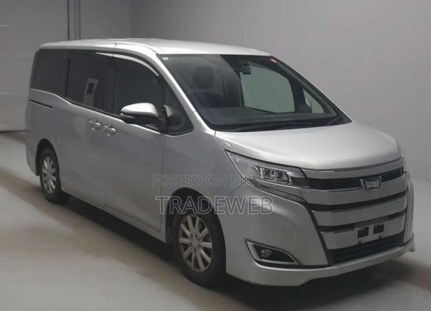 Toyota Noah 2021 Silver