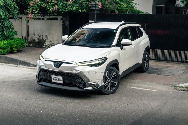 Toyota Corolla Cross 1.8 Hybrid AWD 2021 Pearl