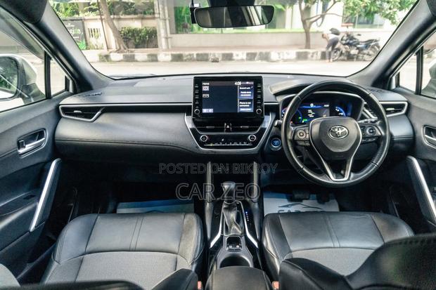 Toyota Corolla Cross 1.8 Hybrid AWD 2021 Pearl