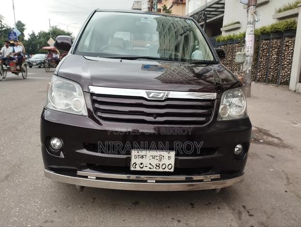 Toyota Noah 2.0 FWD (8 Seater) 2004 Maroon