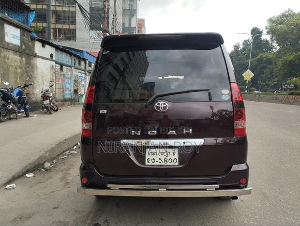 Toyota Noah 2.0 FWD (8 Seater) 2004 Maroon
