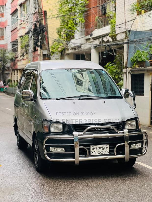 Toyota Noah 2.0 AWD (8 Seater) 2006 Silver